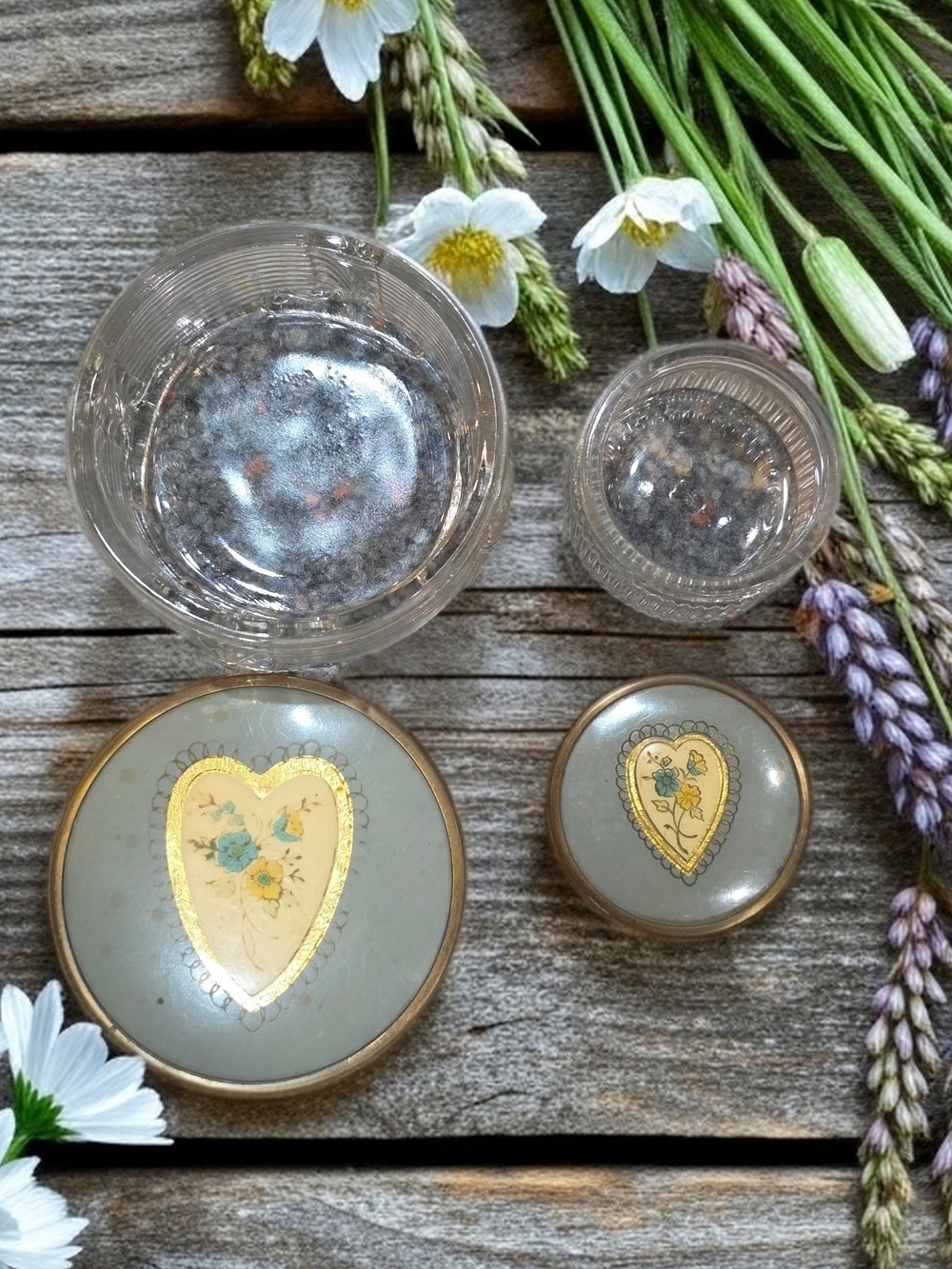 Vintage Art Deco Ribbed Glass Vanity Jars - Set of 2, Floral Heart Lid - Picture 2 of 6